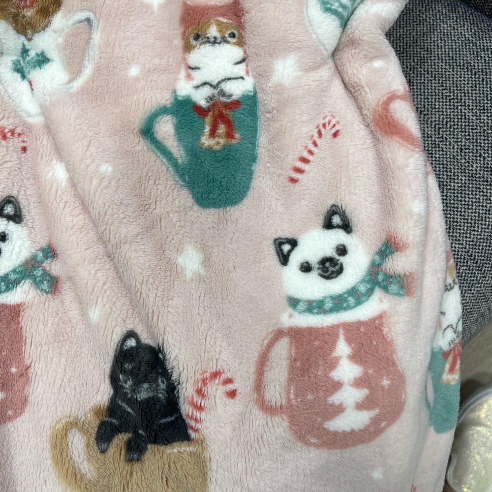 Pink Christmas Cats & Coffee Cups πββ¬π©·ππ Plush Holiday Throw blanket NwT - Picture 10 of 10